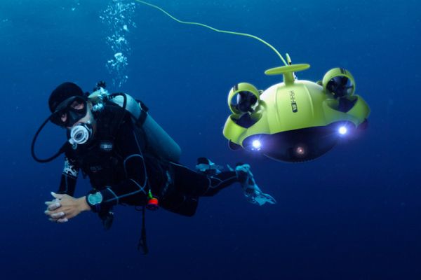 World’s First 4K Omni-directional Consumer Underwater Drone