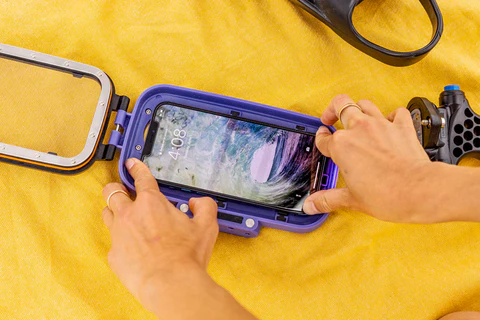 Setting up your AxisGO is quick, simple and safe. Drop your phone in and click the lock shut. It’s that easy!