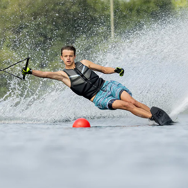 Waterskis