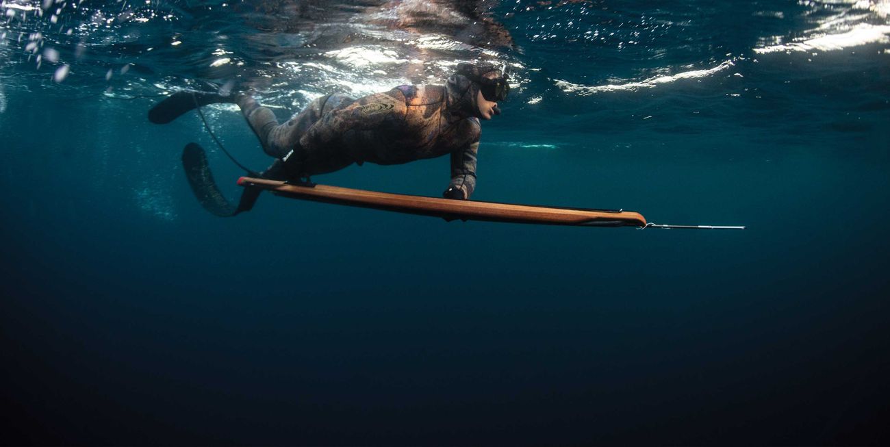•	5 laminate mahogany wood stock •	Integrated full body wings •	NEW ABS (Adjustable Ballast System) enables compensating adjustments for preferred rigging and negative buoyancy when loaded