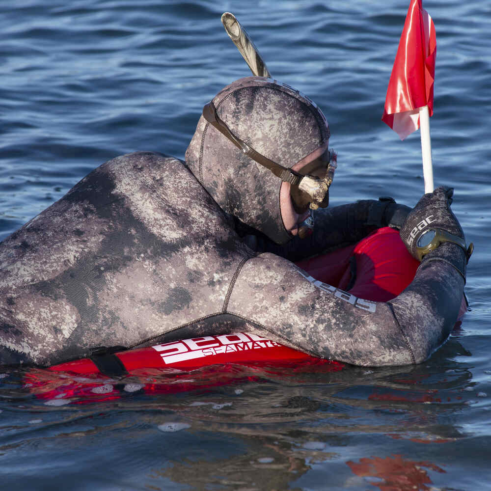 Seac Sea Mate Float with Flag