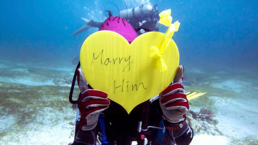 diver proposing using underwater writing surface