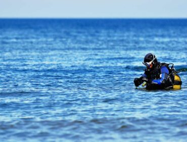 scuba diver surfacing