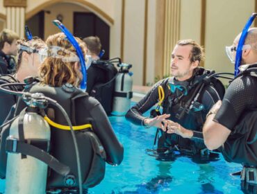 diving instructor teaching students