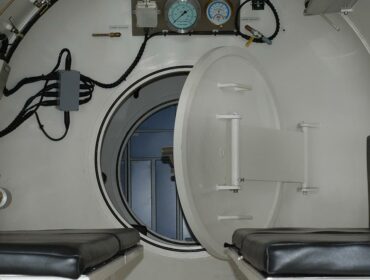 hyperbaric chamber decompression chamber