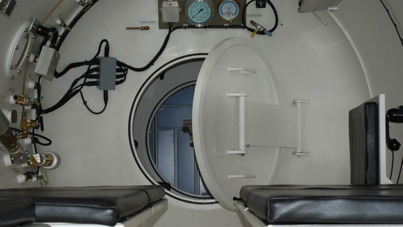 hyperbaric chamber decompression chamber