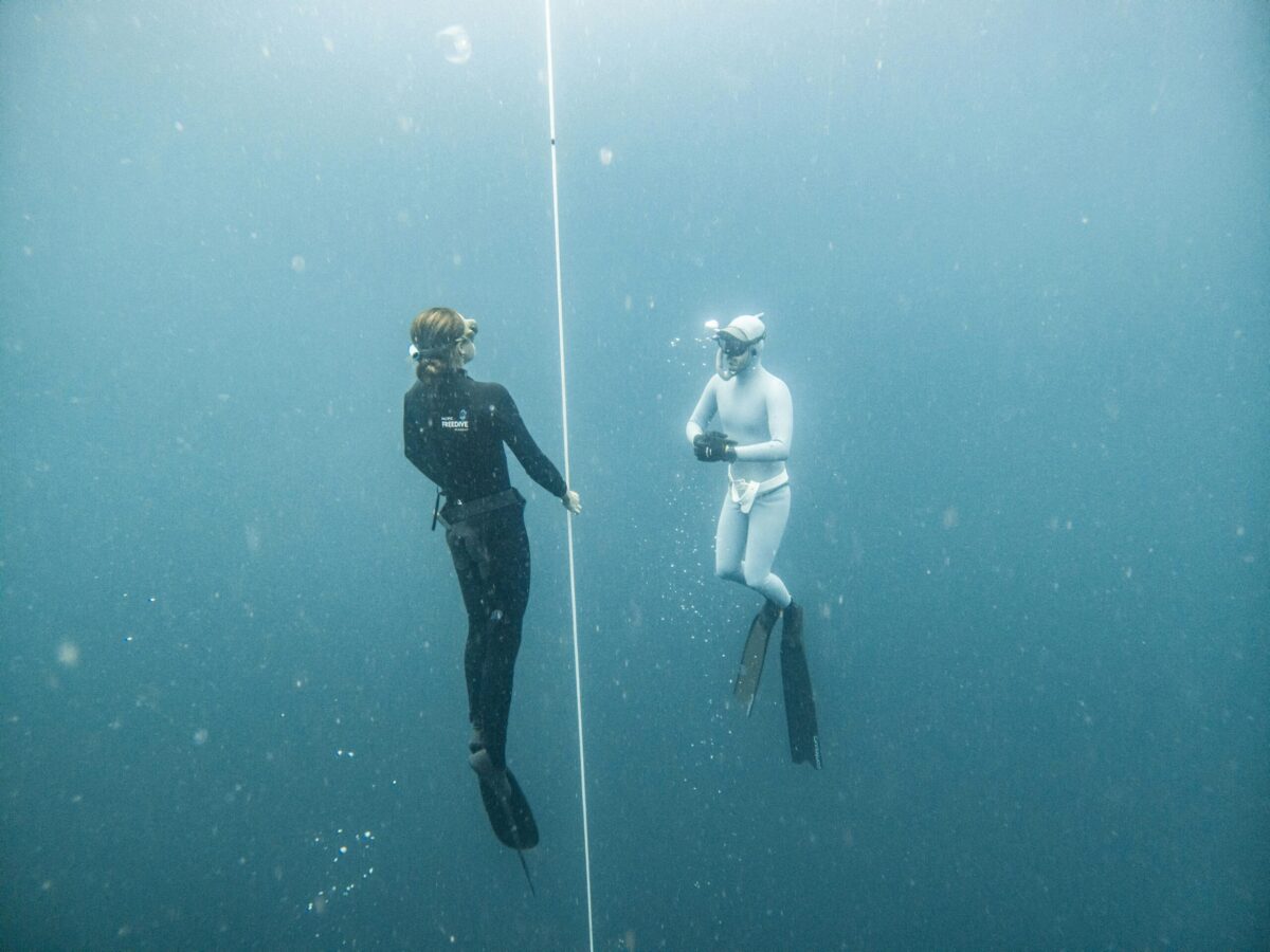 a diver and dive buddy in a deep diver course