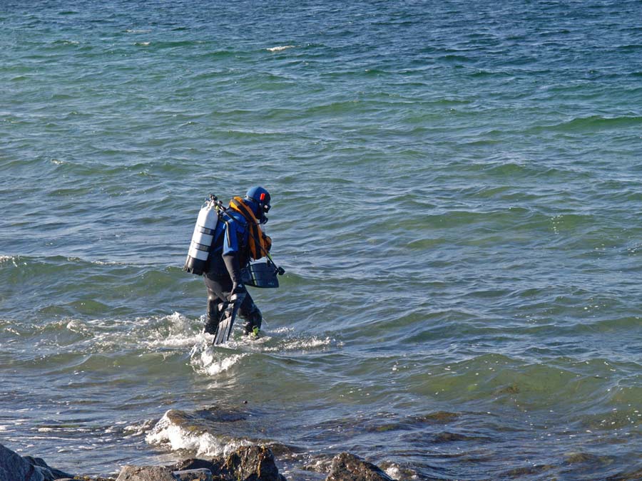 4 Methods of Water Entry for Scuba Divers AquaViews