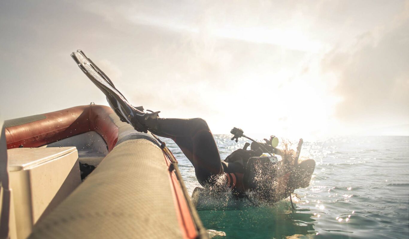 4 Methods of Water Entry for Scuba Divers AquaViews