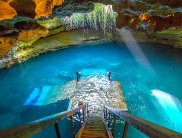 entering the Devil’s Den in Florida