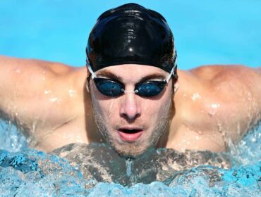 swimmer doing laps with goggles on