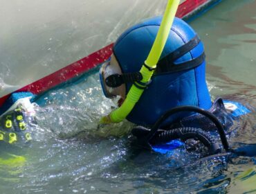 underwater hull cleaning