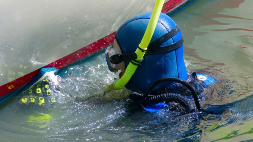 underwater hull cleaning