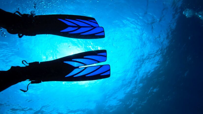 diver using split fins underwater