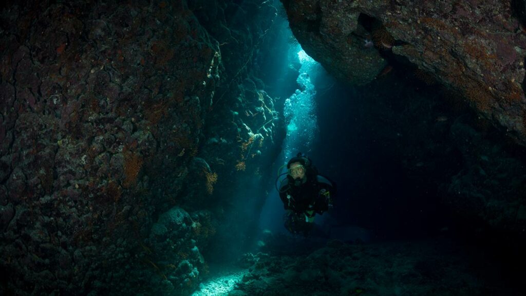 cave diving underwater divers