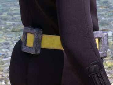 a scuba diving weight belt around a diver’s waist