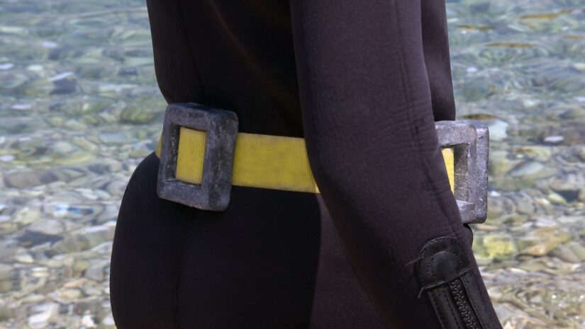 a scuba diving weight belt around a diver’s waist