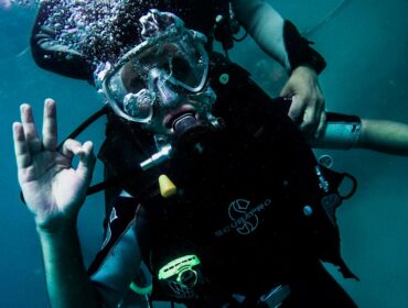 scuba hand signals