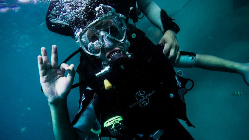 scuba hand signals