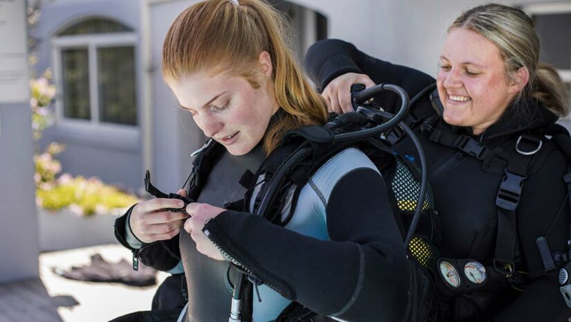 scuba dive buddy equipment check