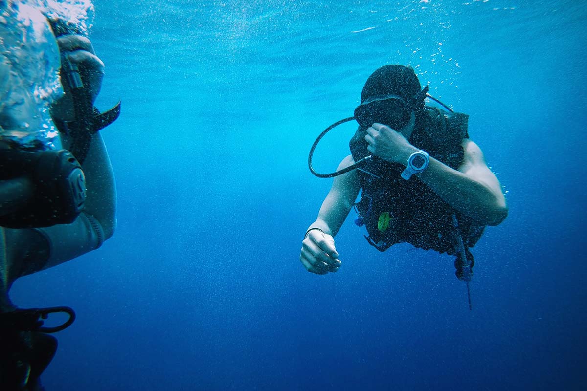 scuba dive computer on diver's wrist