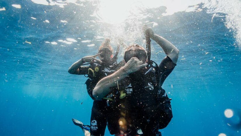 scuba divers buddies new year's resolutions