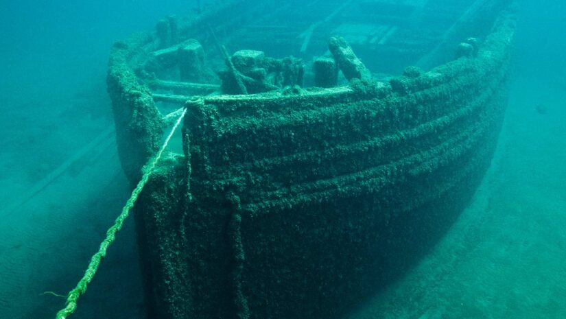 shipwreck underwater dive site