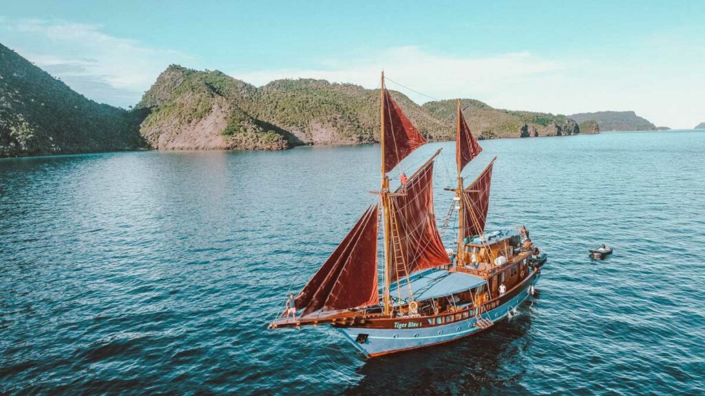 liveaboard scuba boat