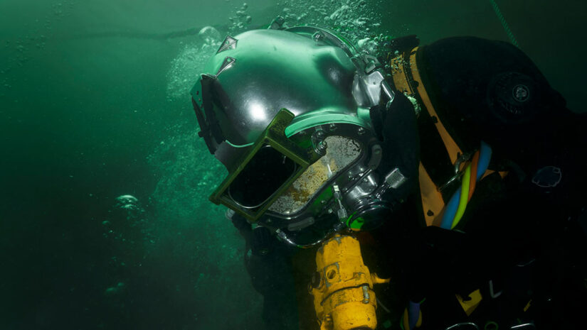 saturation diver underwater