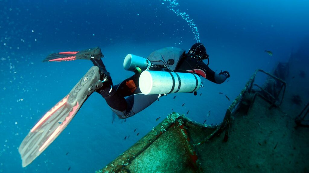 sidemount diver underwater diving wreck
