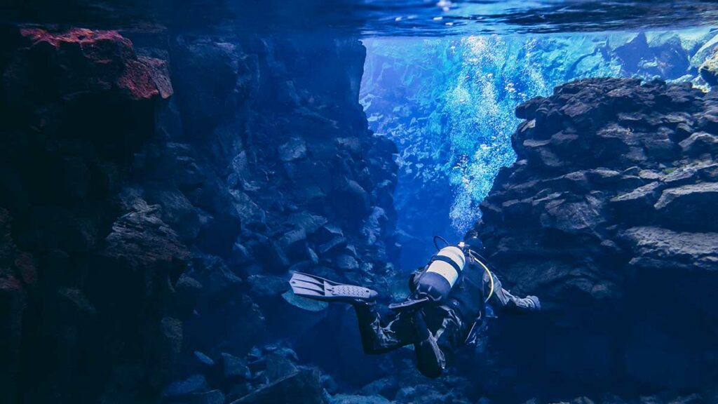silfra fissure in iceland scuba diving