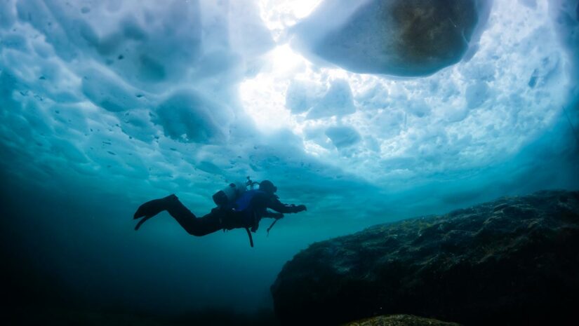 scuba diver ice diving