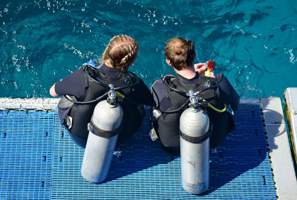 two divers before diving