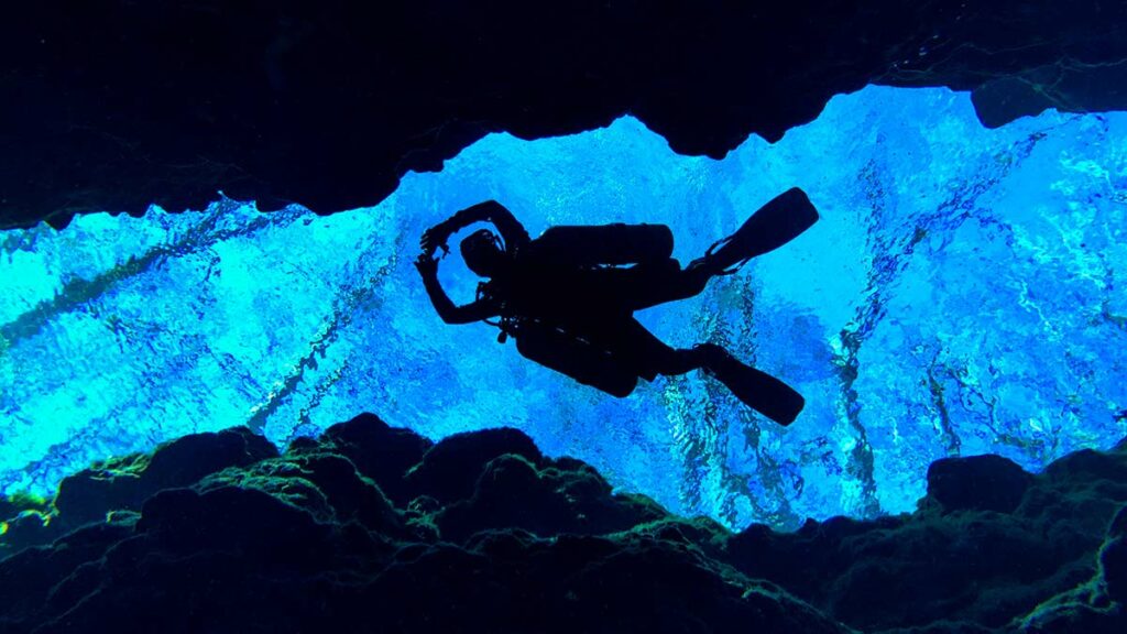 scuba diver river diving