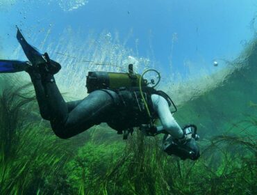 scuba diver river diving