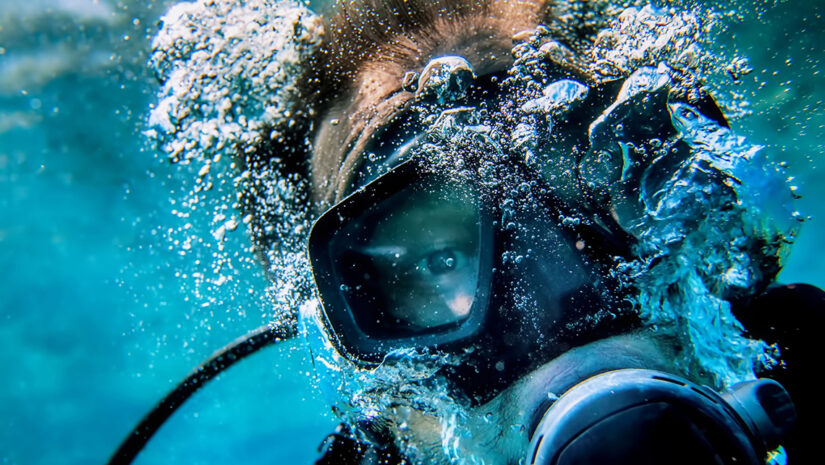 scuba diving mask