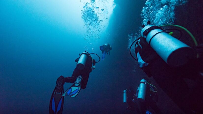 Scuba divers underwater, The Great Blue Hole, Belize Barrier Reef, Lighthouse Reef, Belize