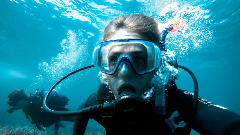 Man practices the 1/3 rule in scuba diving
