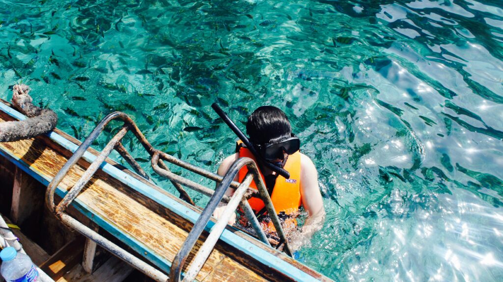 a person with the best gifts for snorkelers