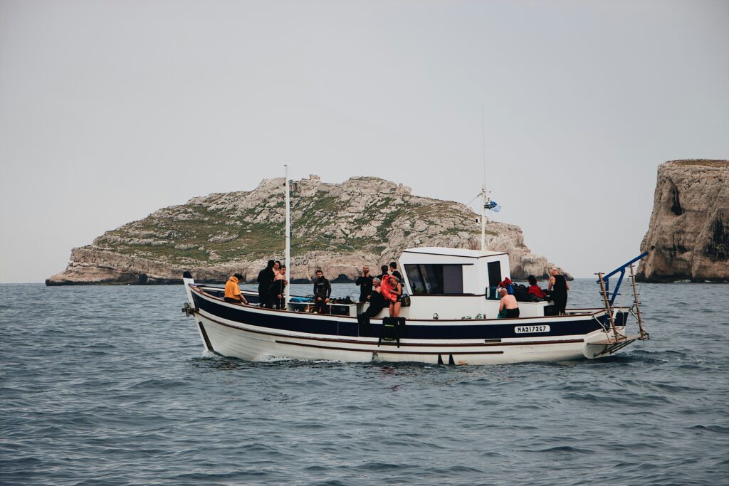 Diving boat full of divers