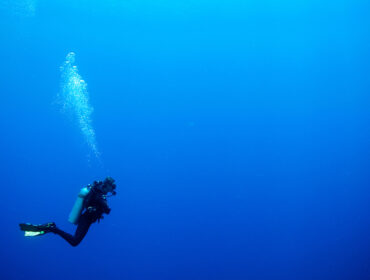 Deep Diver Specialty - feature image, diver in empty blue water