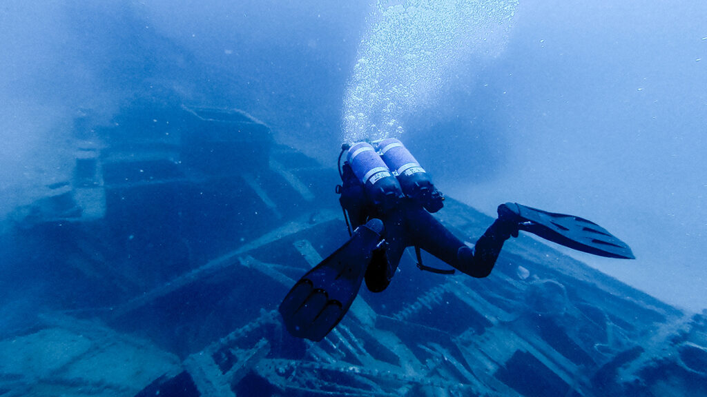 Deep Diver Specialty - diver at wreck