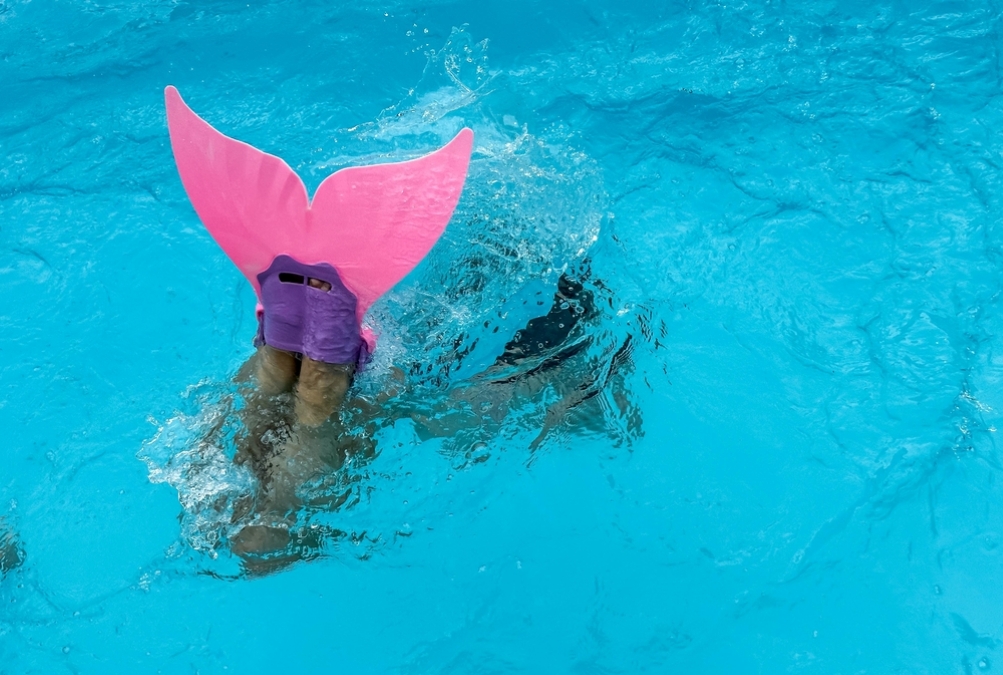 Mermaid Diving pink tail