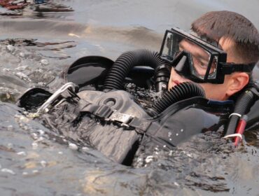 Rebreather diving example USMC Combatant Diving
