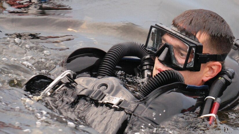 Rebreather diving example USMC Combatant Diving